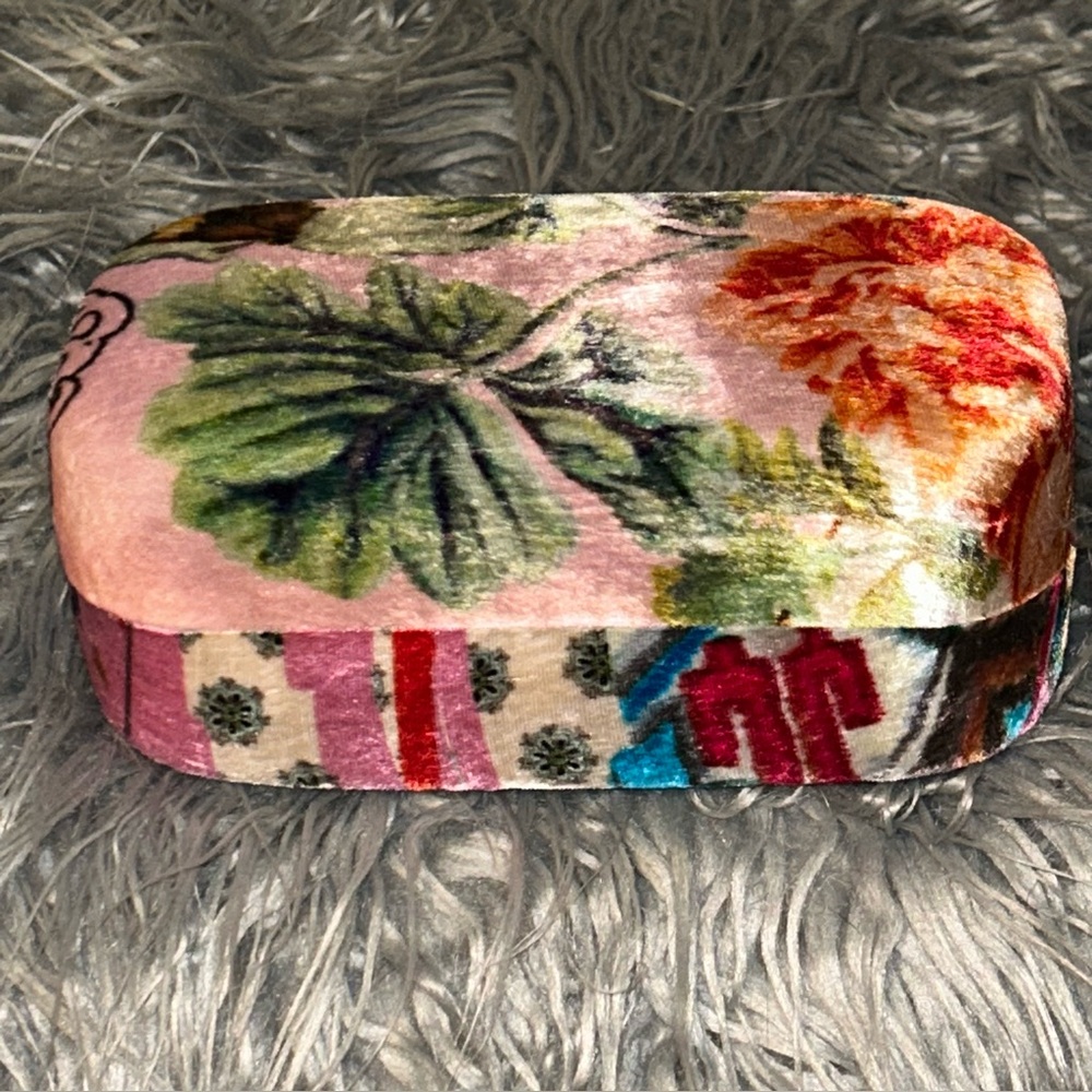 JOHNNY WAS Boho Floral Soft Velvet Sunglasses Case Whimsical AvantGarde HTF Rare - Picture 4 of 15